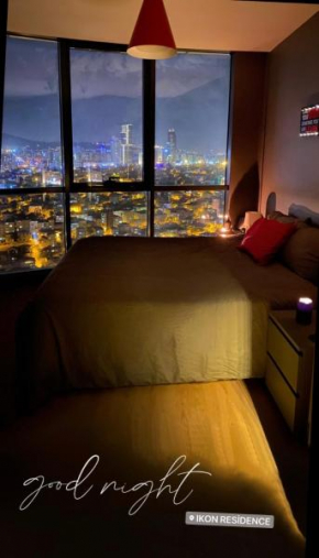 Lovely condo with many features at asian side